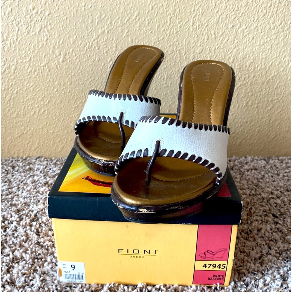 Fioni platform size 9 Comfortable sandal with box!